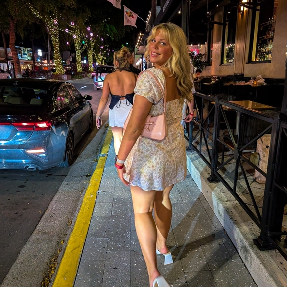 Meet your Posher, Madeleine - Picture 3 of 6